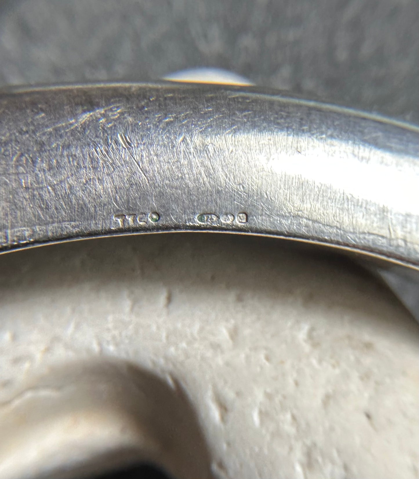 Vintage 1998 Mexican Sterling Silver Bangle – Timeless Elegance