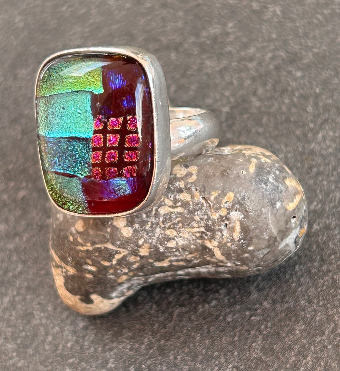 Spectacular vintage sterling silver and Dichroic glass ring.