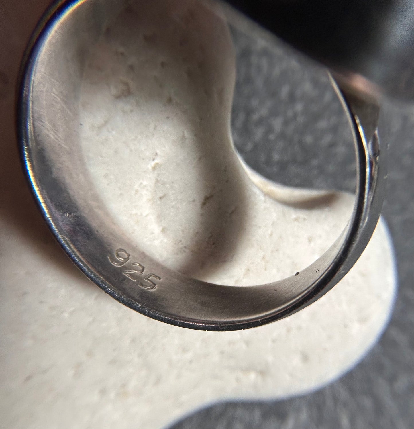 Vintage Sterling silver ring features a mesmerising Aurora Quartz.