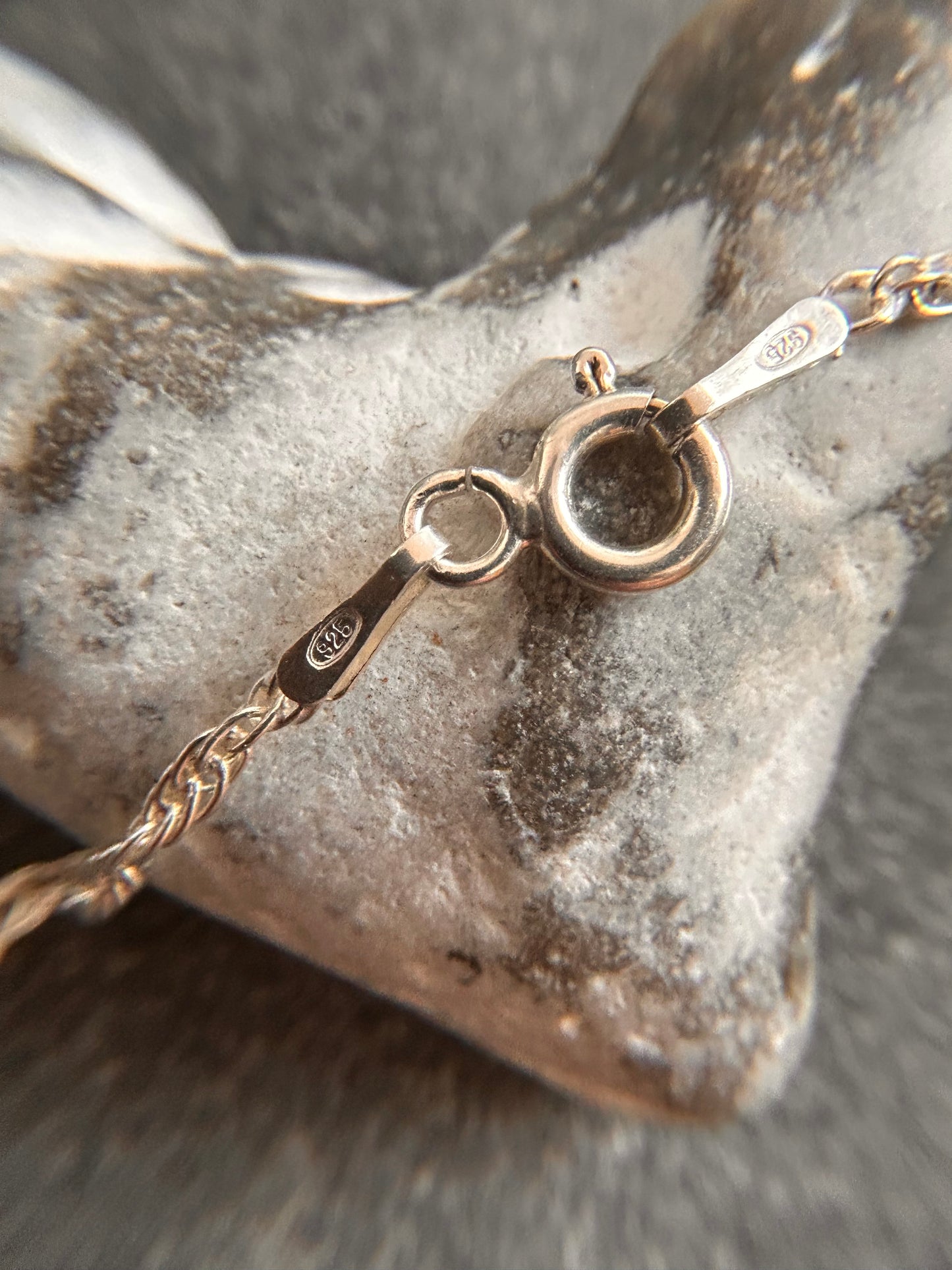Beautiful vintage sterling silver twist link chain - 16 inches