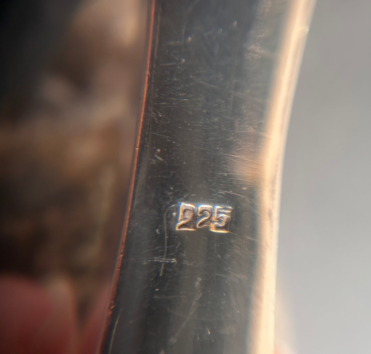 Lovely weight vintage sterling silver bangle