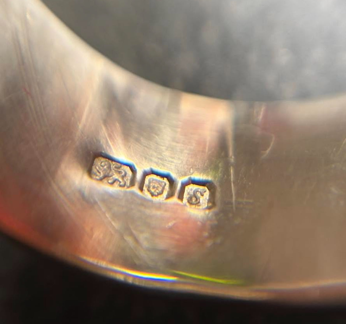 This absolutely stunning vintage cocktail ring features a beautifully cut piece of rich amber glass