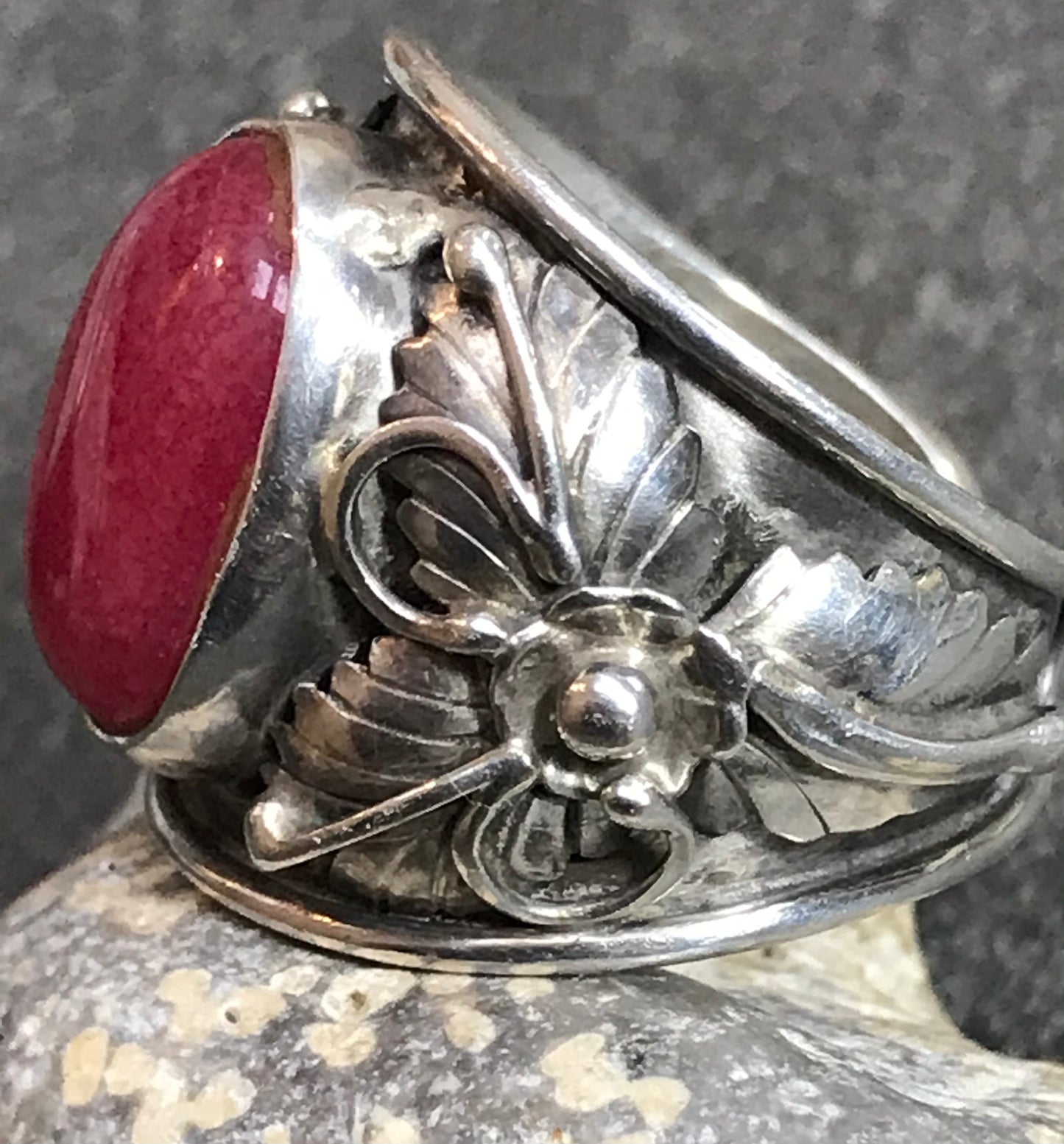 Spectacular statement vintage sterling silver Ruby cabochon with beautiful 3D floral detail at each side.