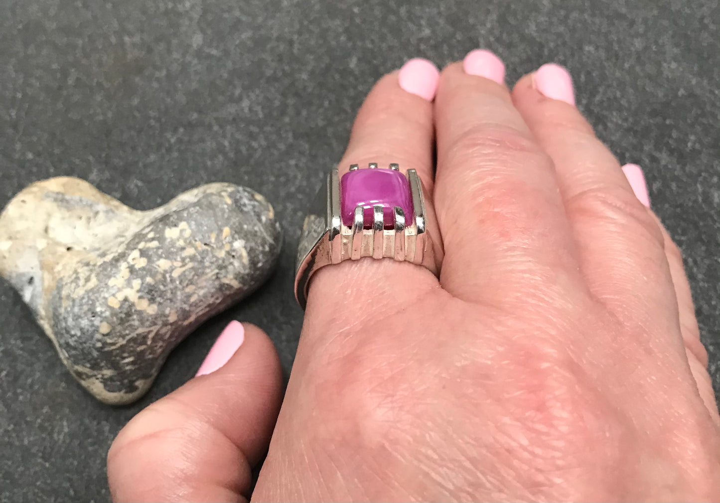 Vintage sterling silver ‘star ruby’ stone ring.