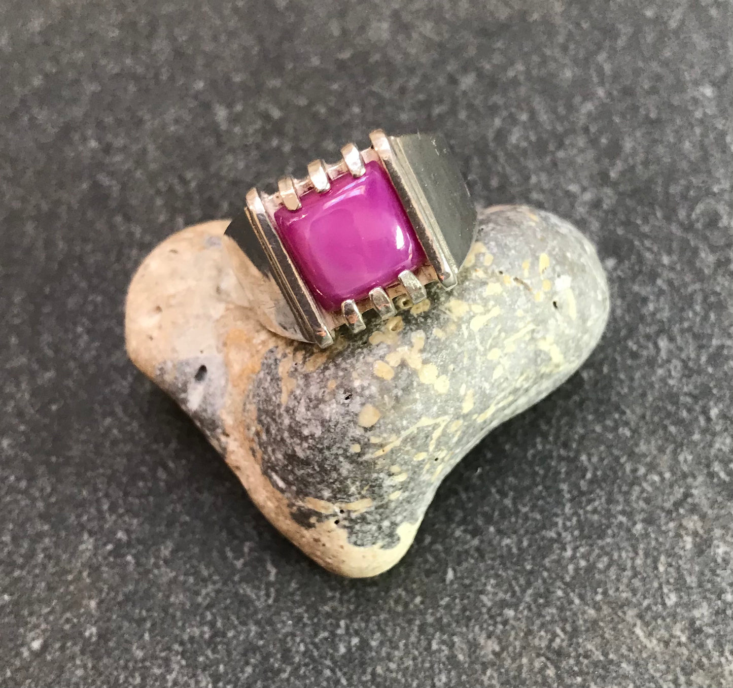 Vintage sterling silver ‘star ruby’ stone ring.