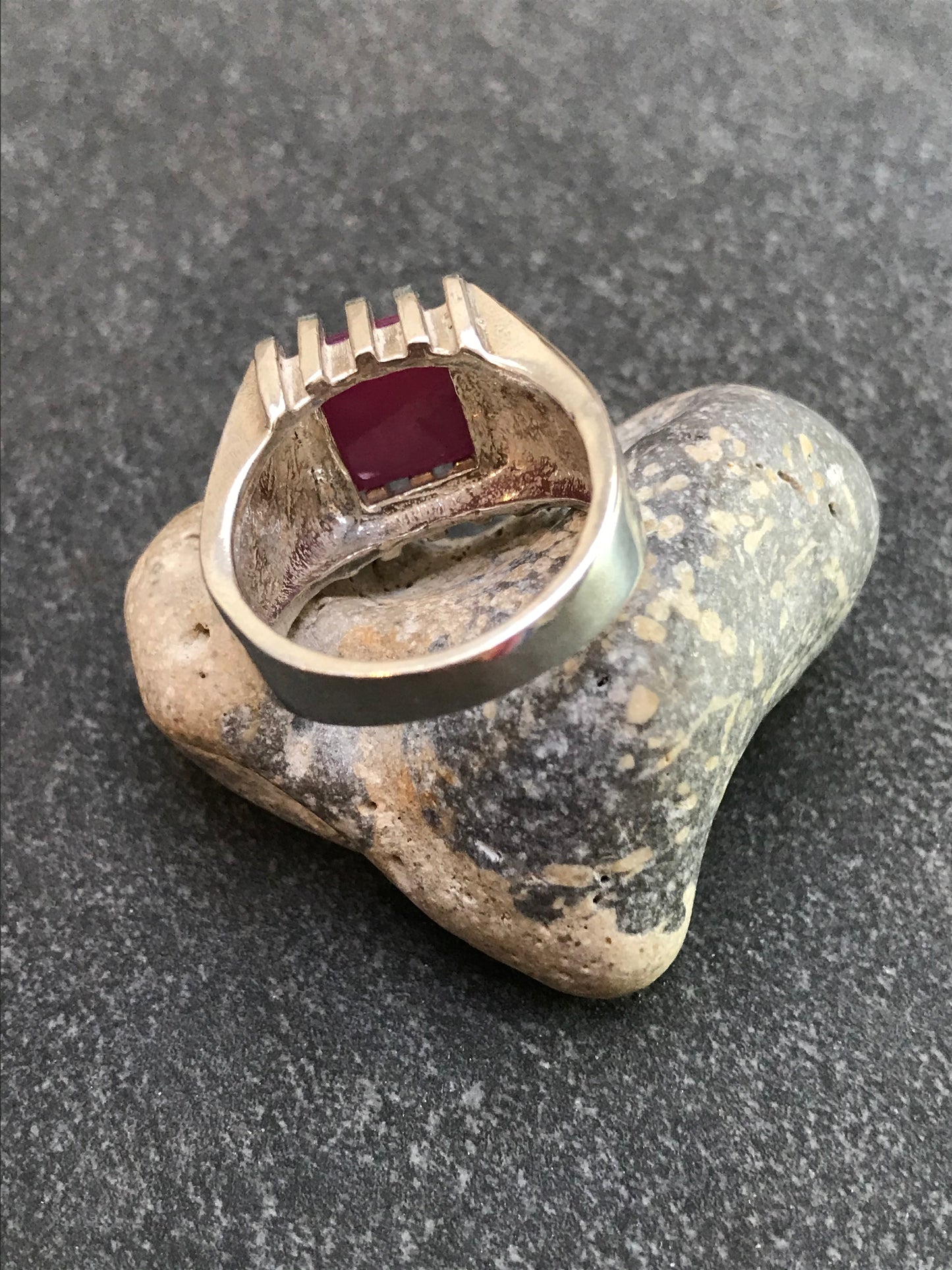 Vintage sterling silver ‘star ruby’ stone ring.