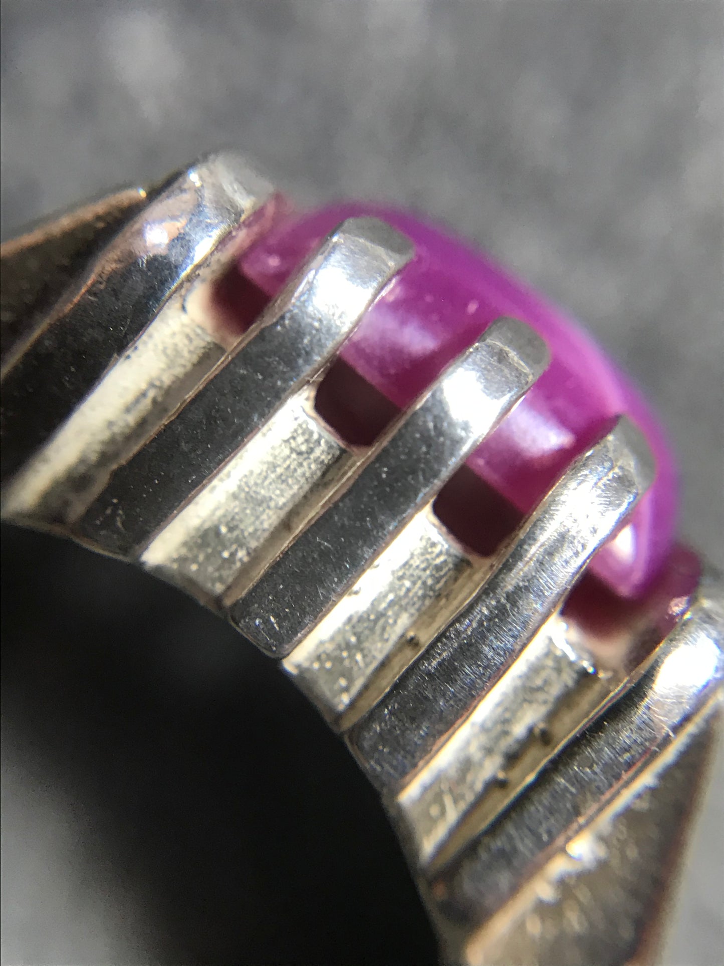 Vintage sterling silver ‘star ruby’ stone ring.