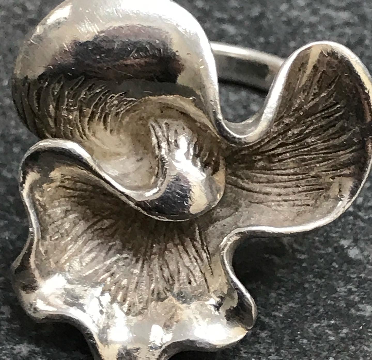 Stunning organic floral sterling silver ring.