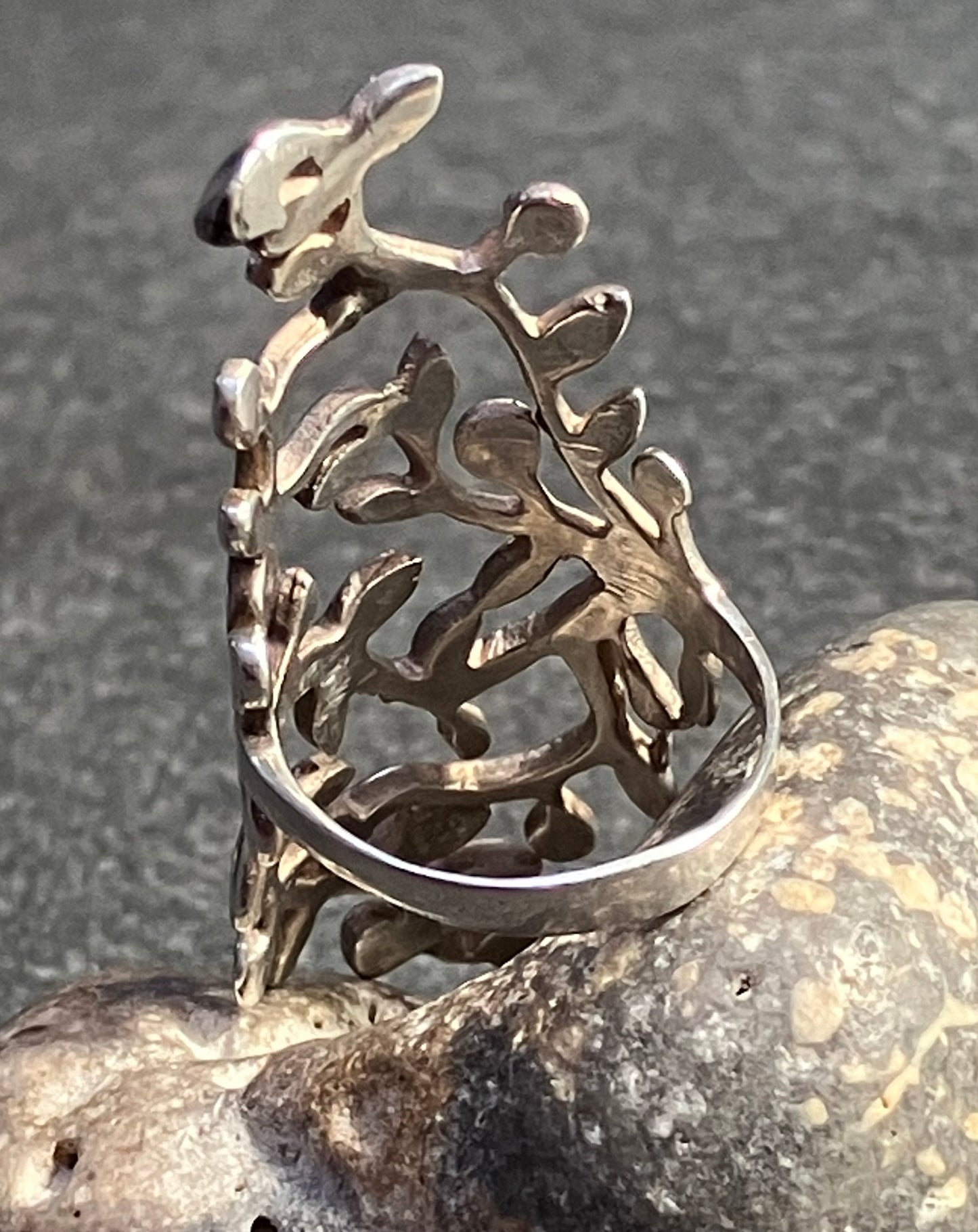 Vintage sterling silver leaf ring.