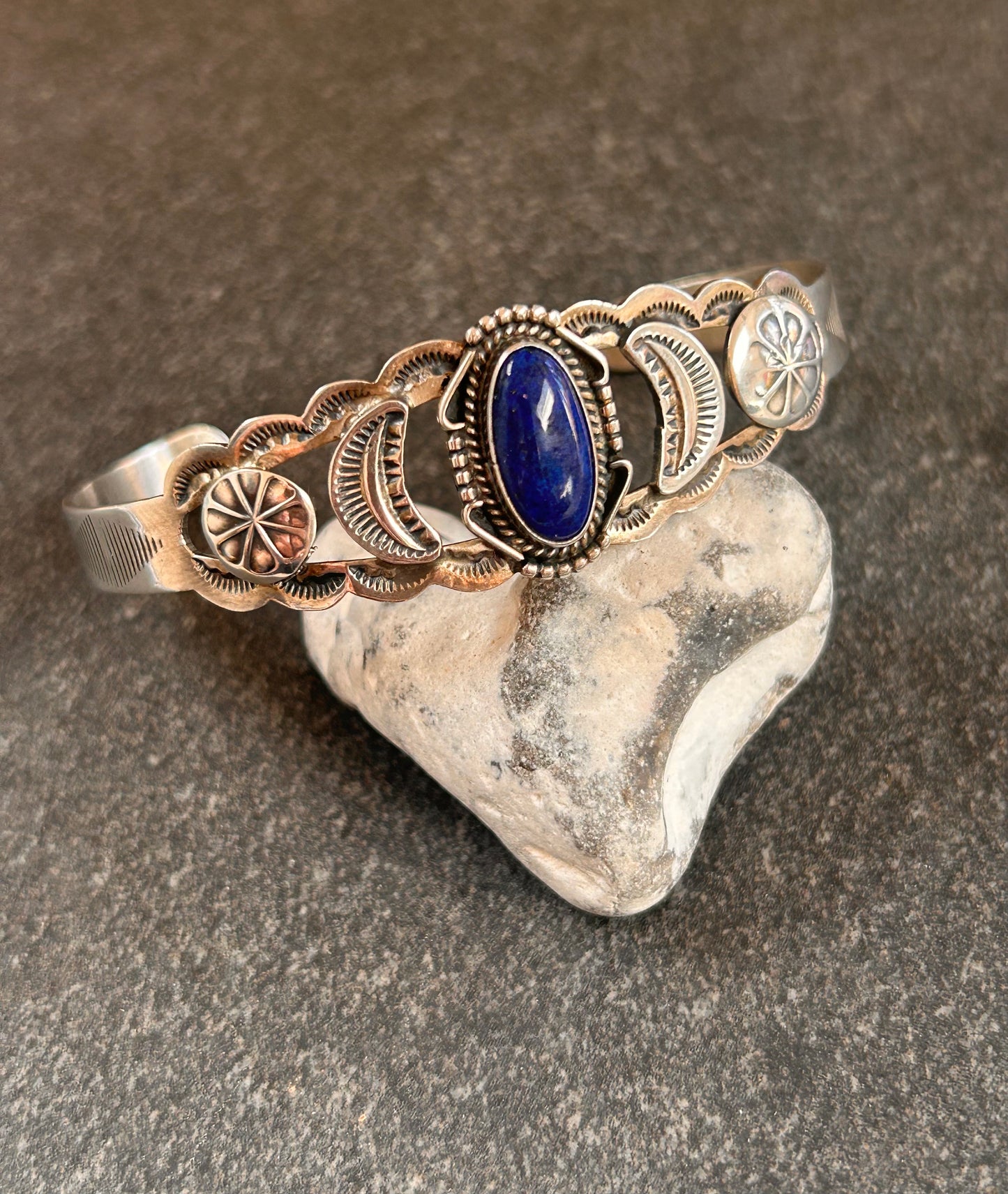 Vintage sterling silver Native American bangle featuring a striking central cabochon of lapis lazuli
