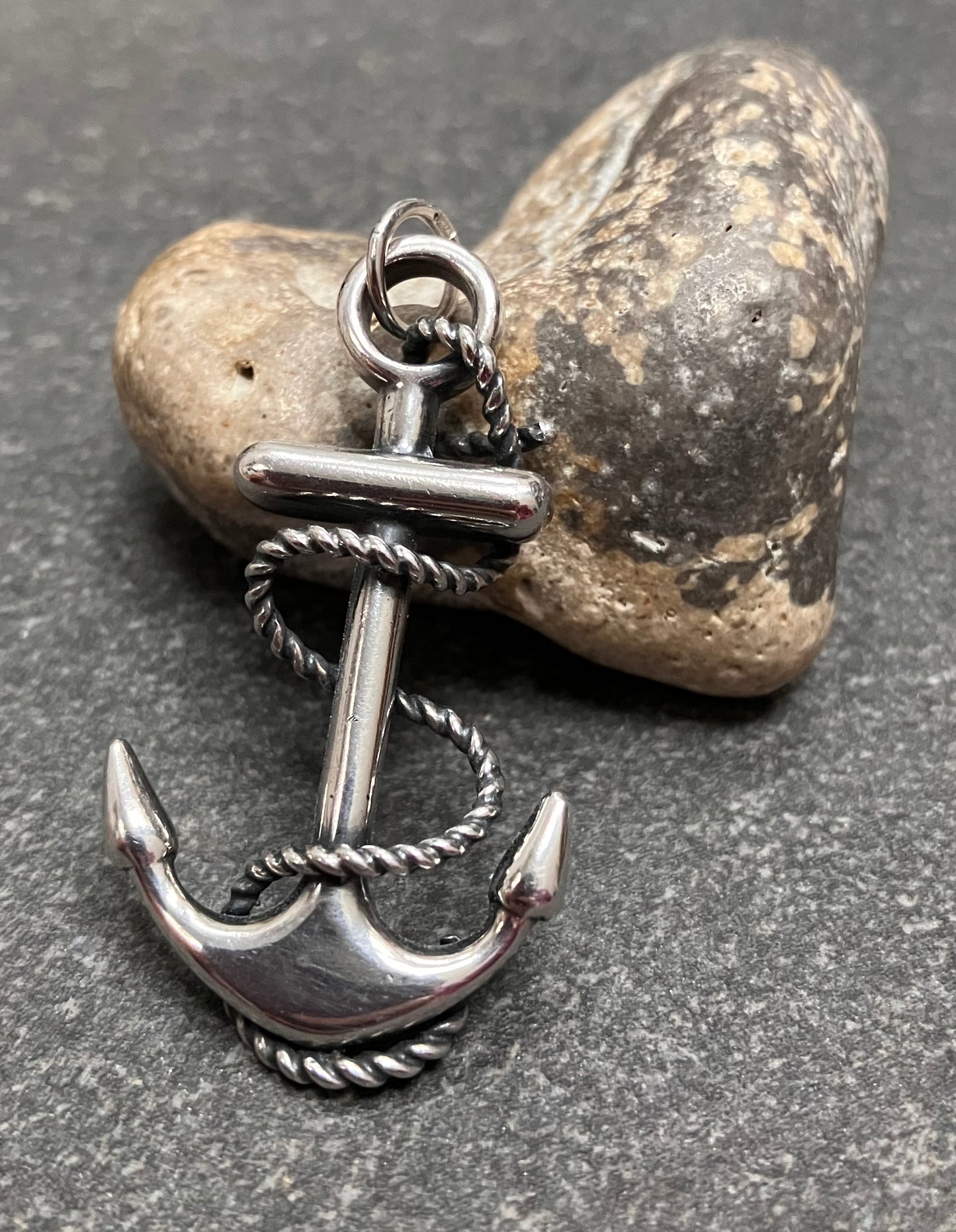 Really lovely vintage sterling silver detailed anchor and rope pendant.