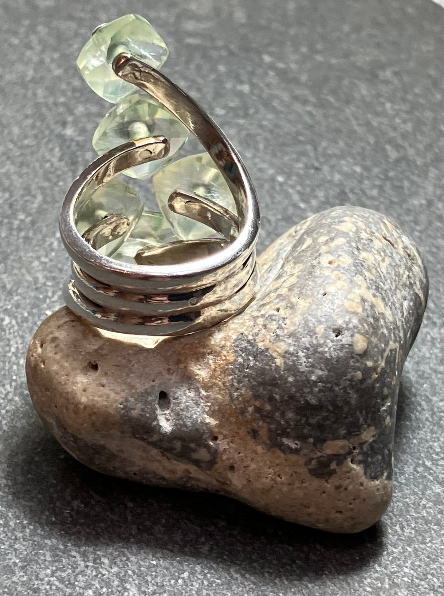 Really unusual vintage sterling silver ring with 6 faceted pale green Prehnite stones.