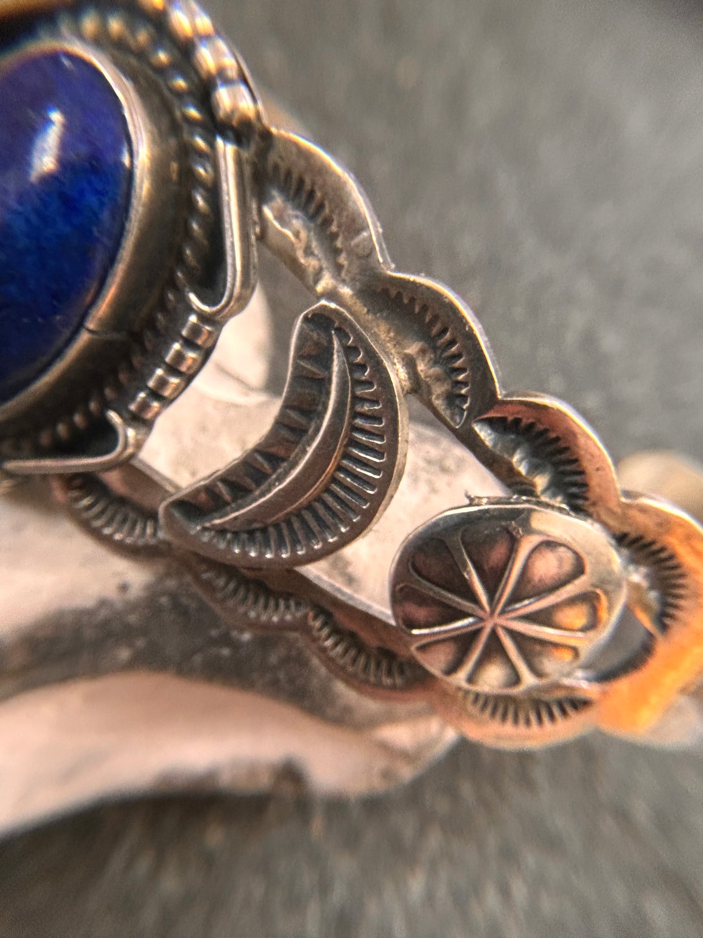 Vintage sterling silver Native American bangle featuring a striking central cabochon of lapis lazuli