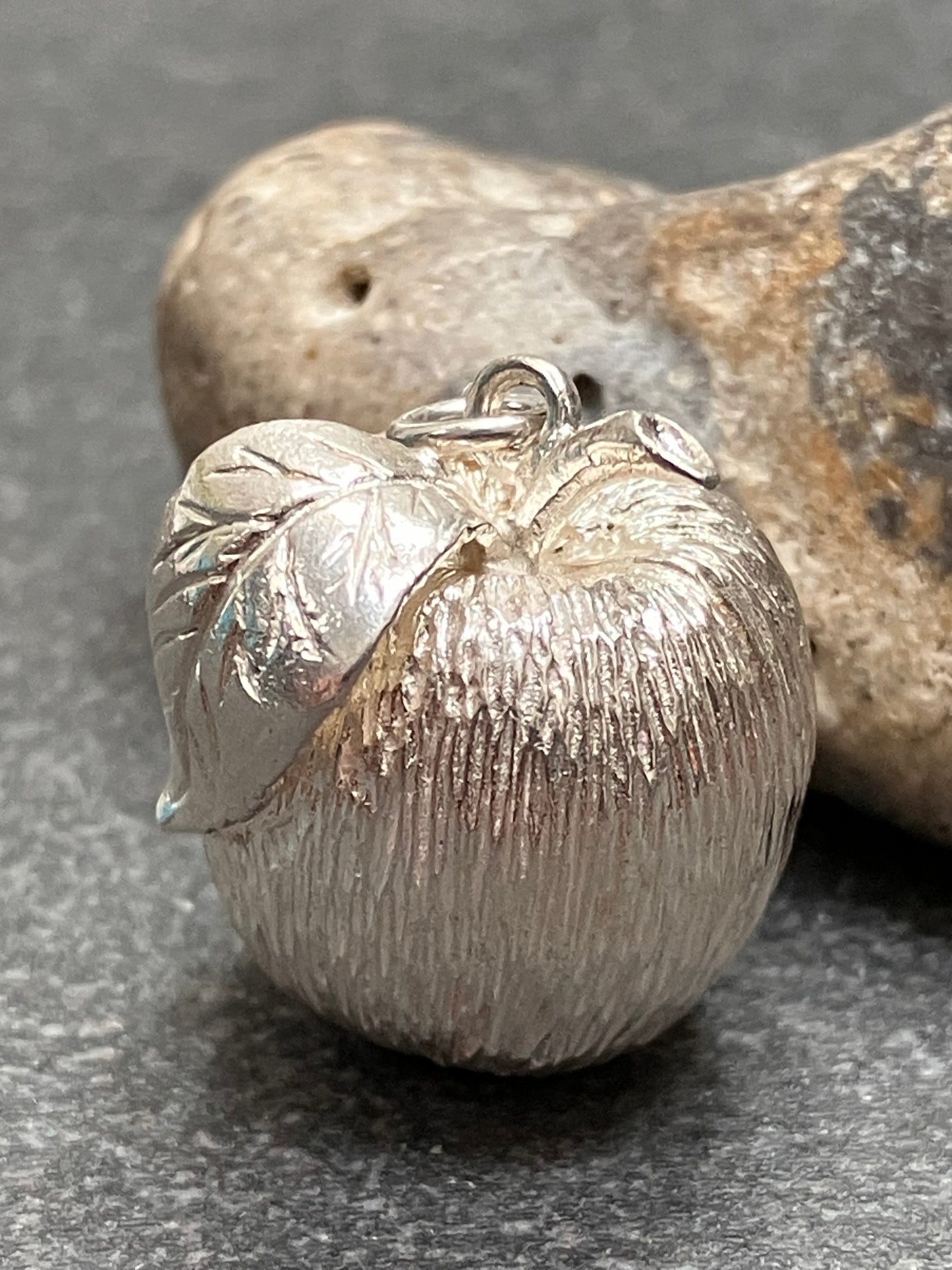 Beautifully made vintage 3D solid sterling silver apple. 1976