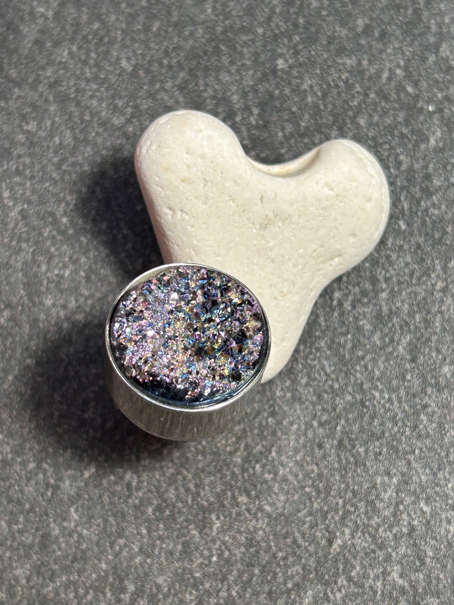 Vintage Sterling silver ring features a mesmerising Aurora Quartz.