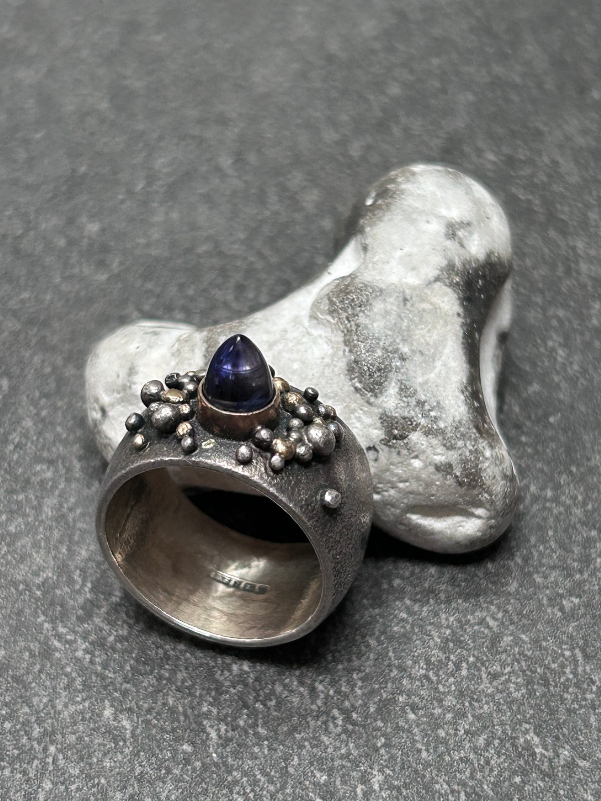 Fully hallmarked Birmingham 1997.
A truly exceptional artisan piece. 💜
