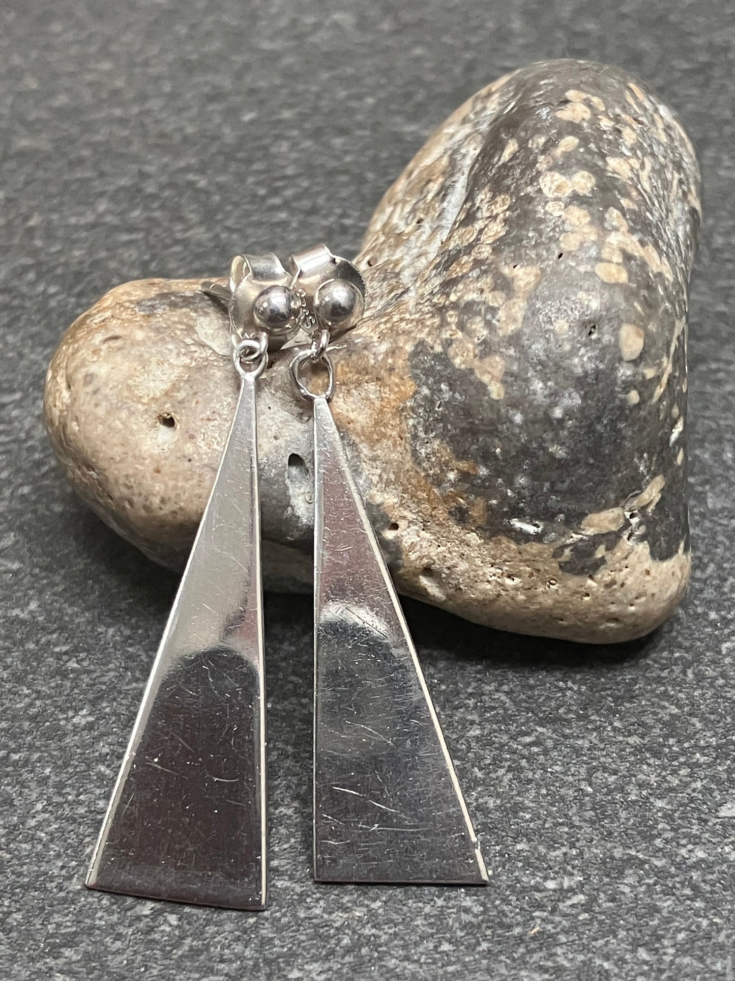 Very simple vintage sterling silver triangle earrings. 1981