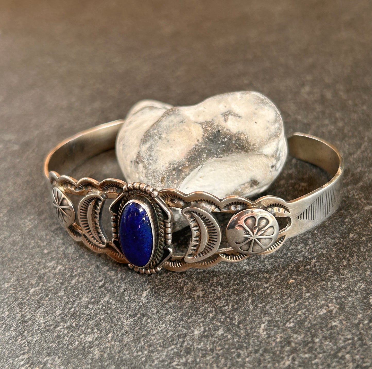 Vintage sterling silver Native American bangle featuring a striking central cabochon of lapis lazuli