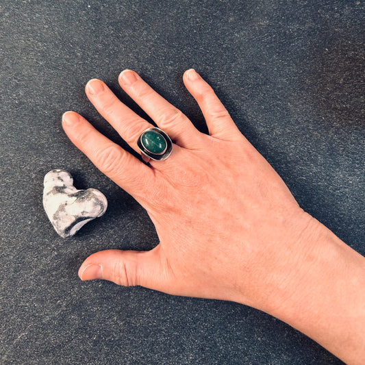 Vintage sterling silver ring set with a beautiful oval cabochon aventurine.