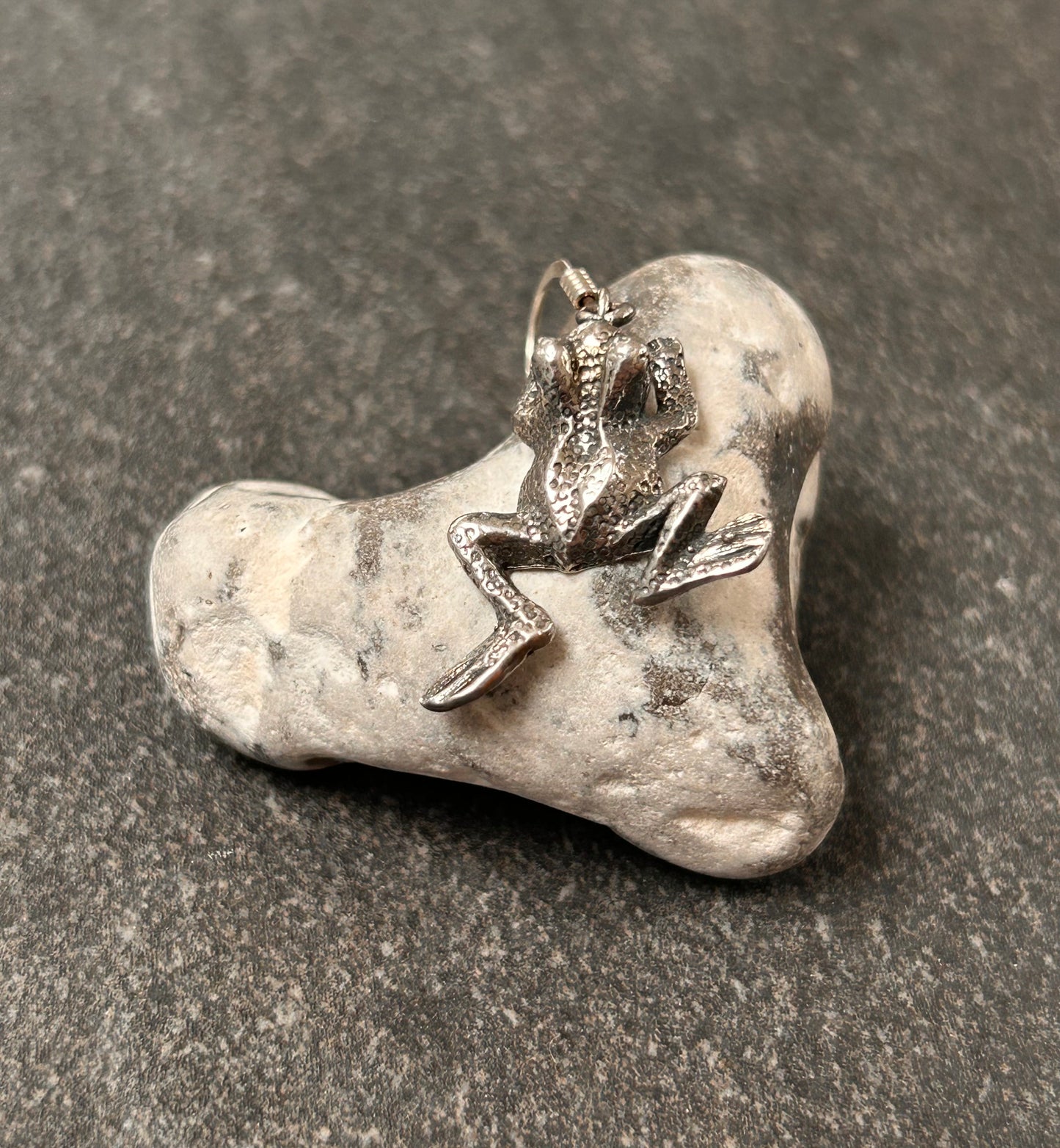 Vintage sterling silver frog earrings with absolutely fantastic detail and beautiful 3D quality