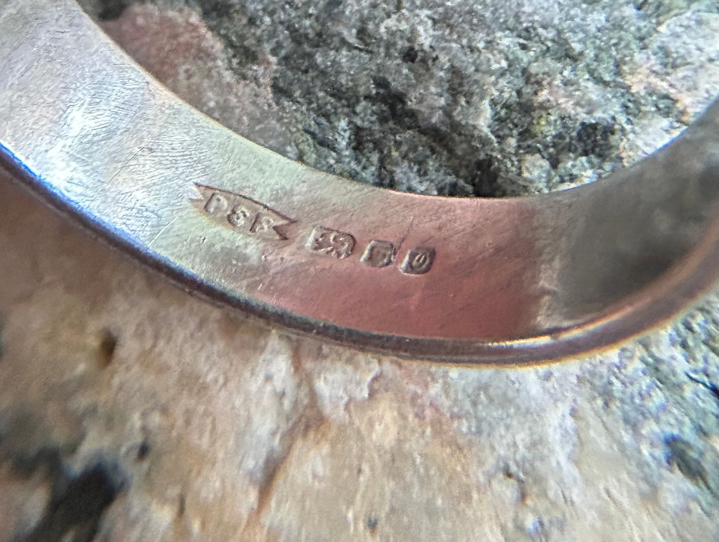 A beautiful vintage sterling silver ring featuring a striking turquoise stone - 1988