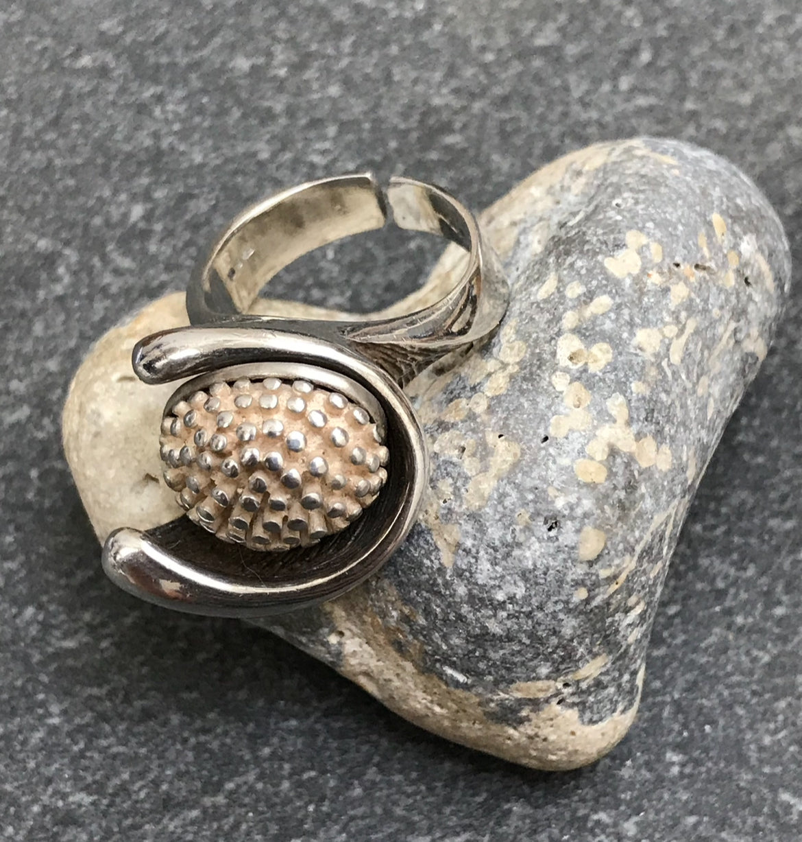 Artisan modernist/brutalist sterling silver vintage ring. 1975