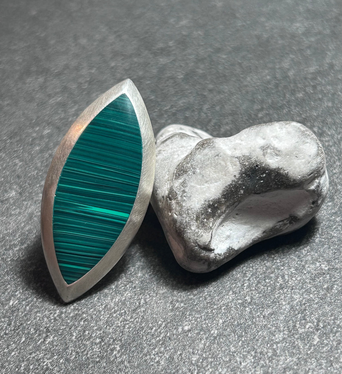 Striking vintage sterling silver and malachite ring.