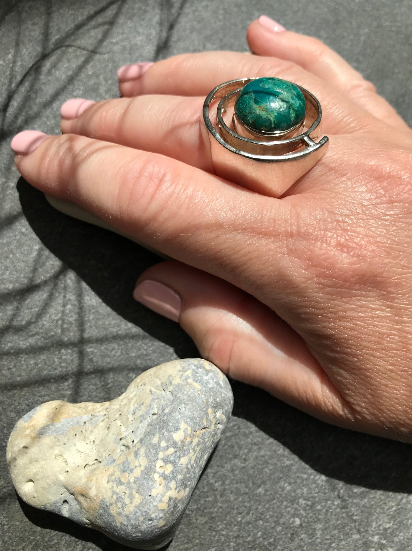 Statement vintage sterling silver swirl ring. Set with natural Tibetan turquoise. 1990