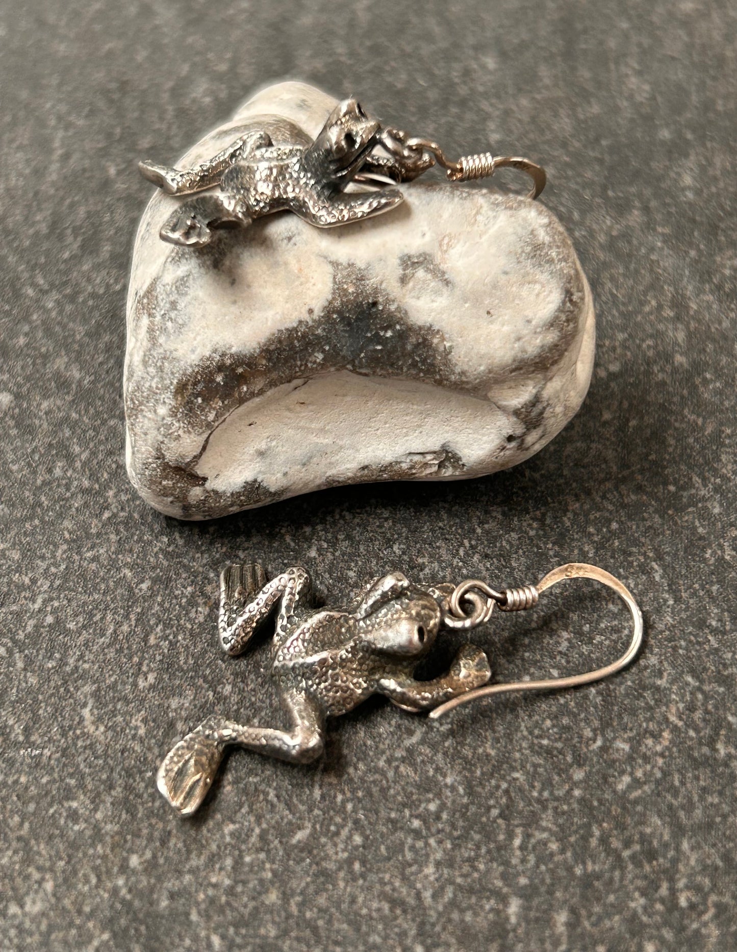Vintage sterling silver frog earrings with absolutely fantastic detail and beautiful 3D quality