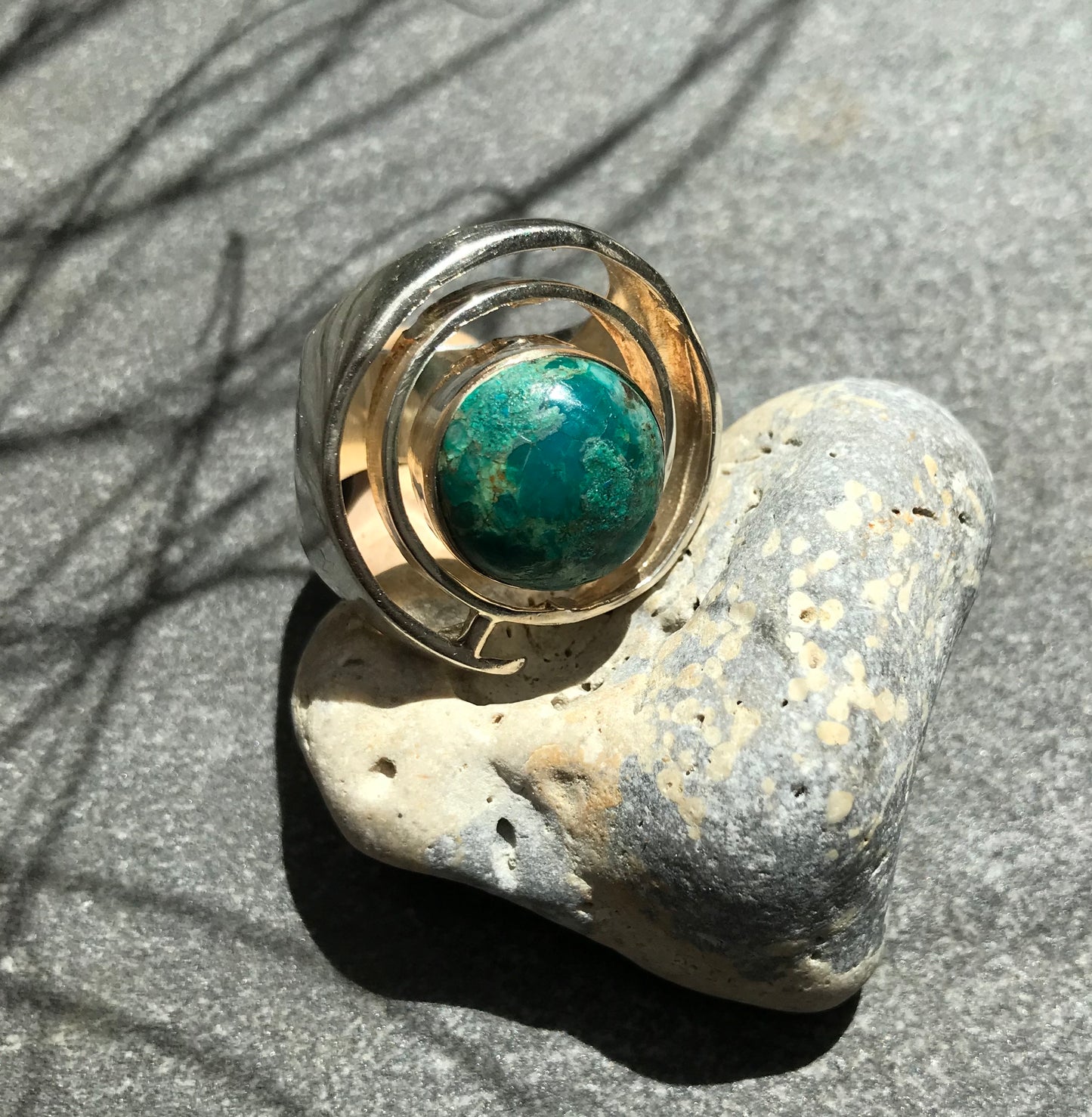 Statement vintage sterling silver swirl ring. Set with natural Tibetan turquoise. 1990