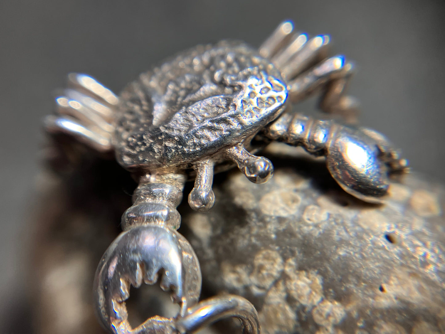 Charming vintage sterling silver articulated crab pendant.