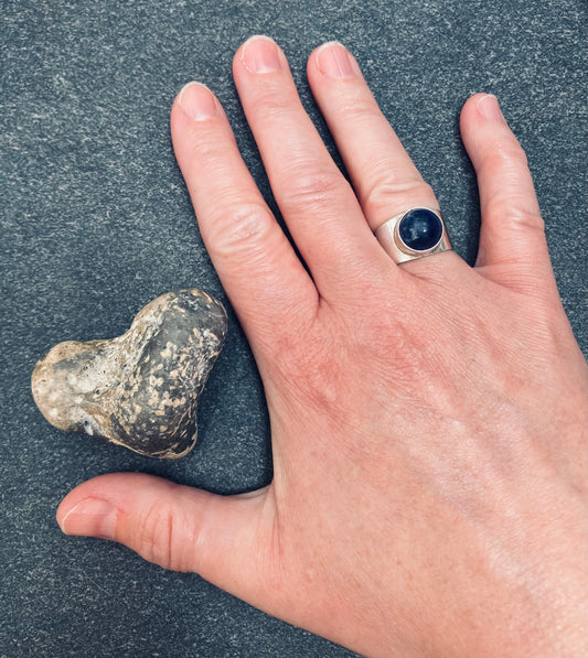 Vintage sterling silver and sodalite stone ring.