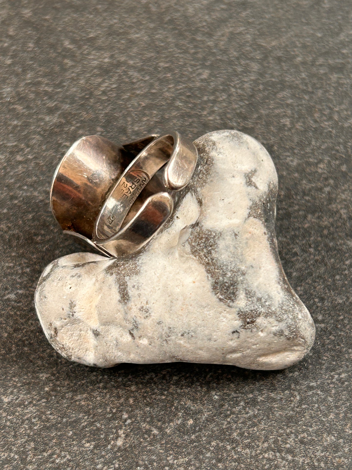 Vintage sterling silver ring set with a beautiful oval cabochon aventurine.