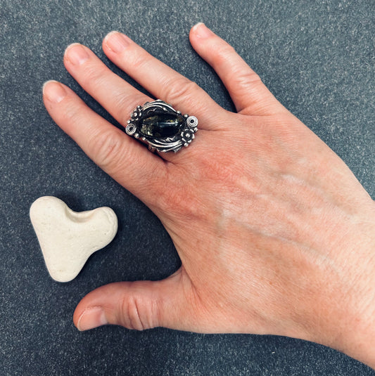 Vintage Native American green amber ring