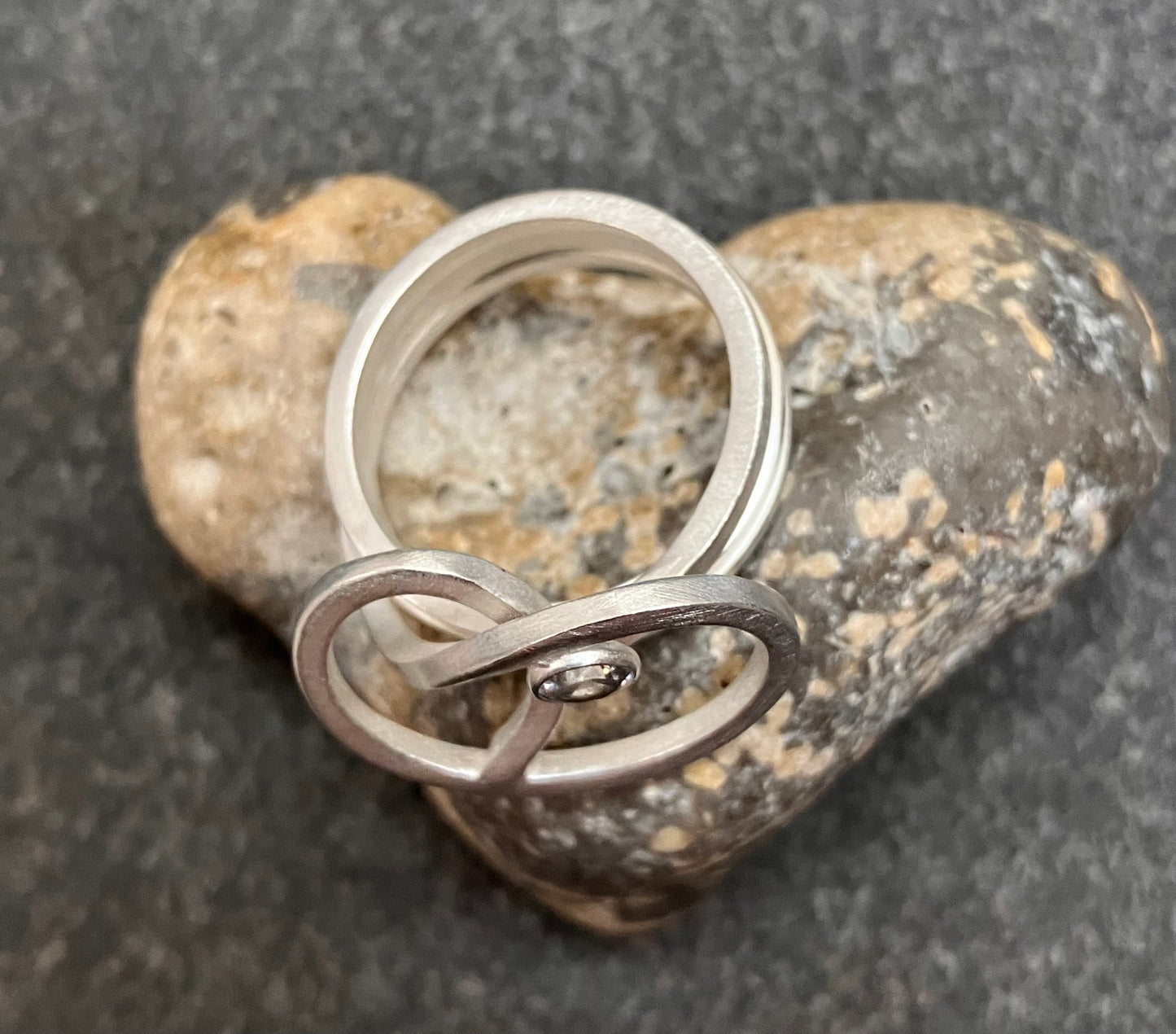 Absolutely stunning vintage sterling silver ring with a cut quartz crystal stone.