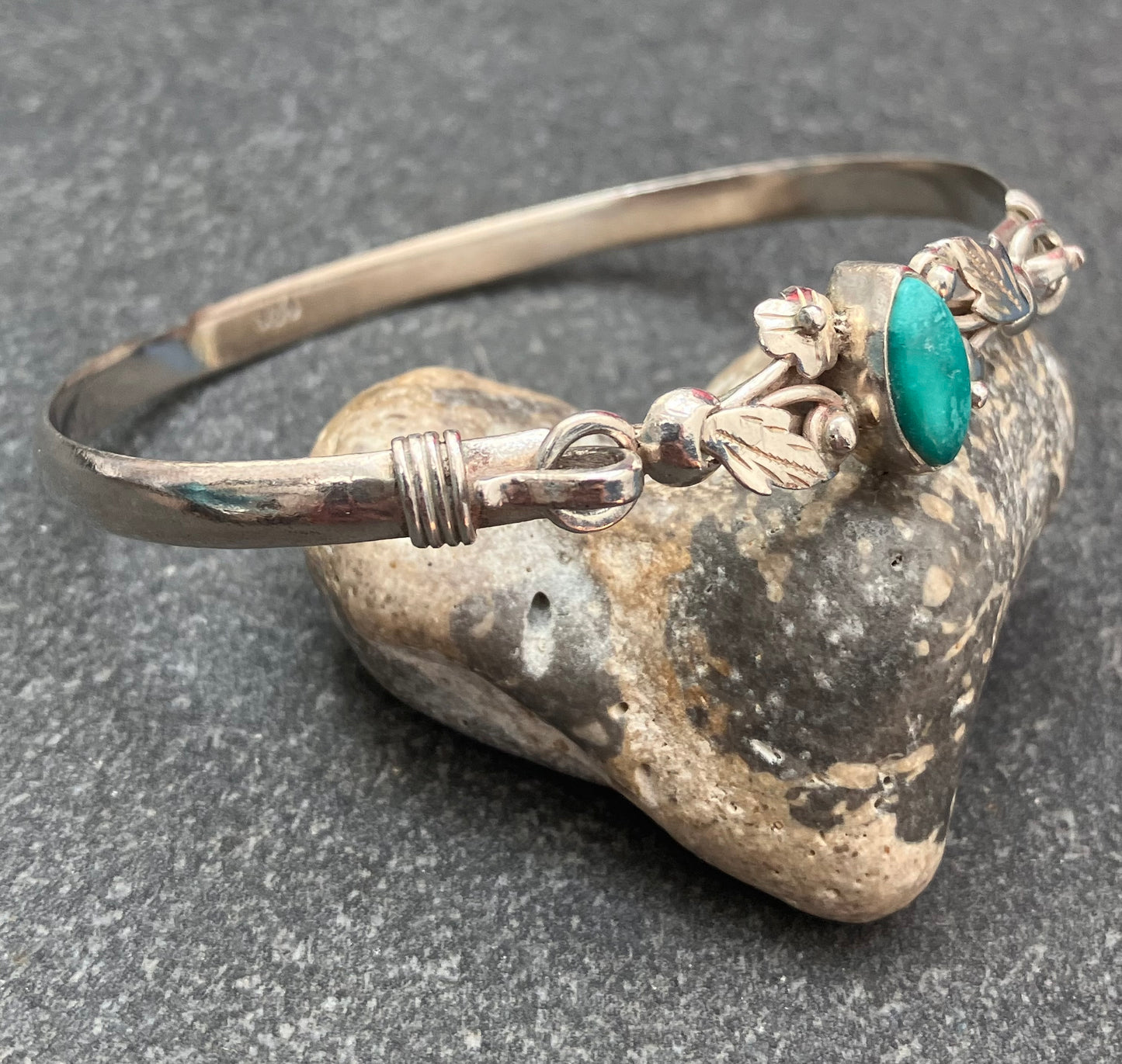 Vintage sterling silver bangle with a fuchsite stone centre.