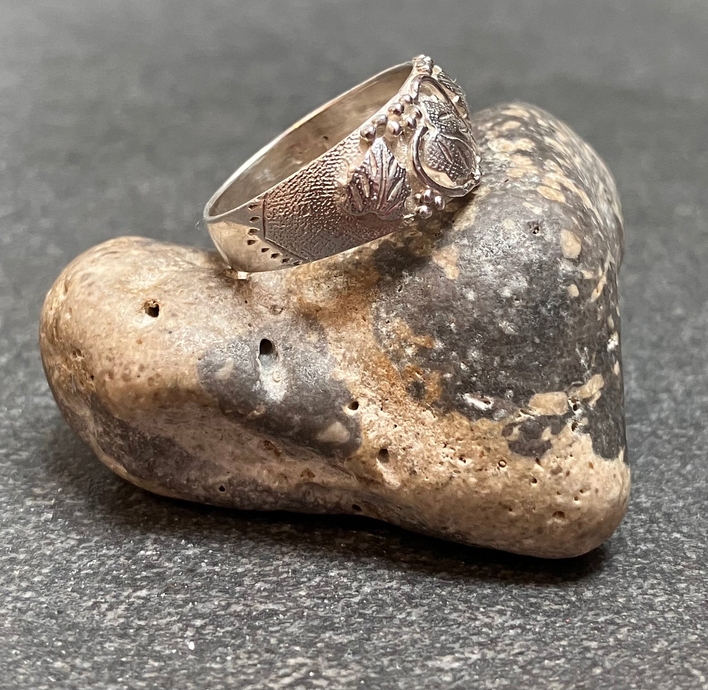 Vintage sterling silver vine leaf ring.