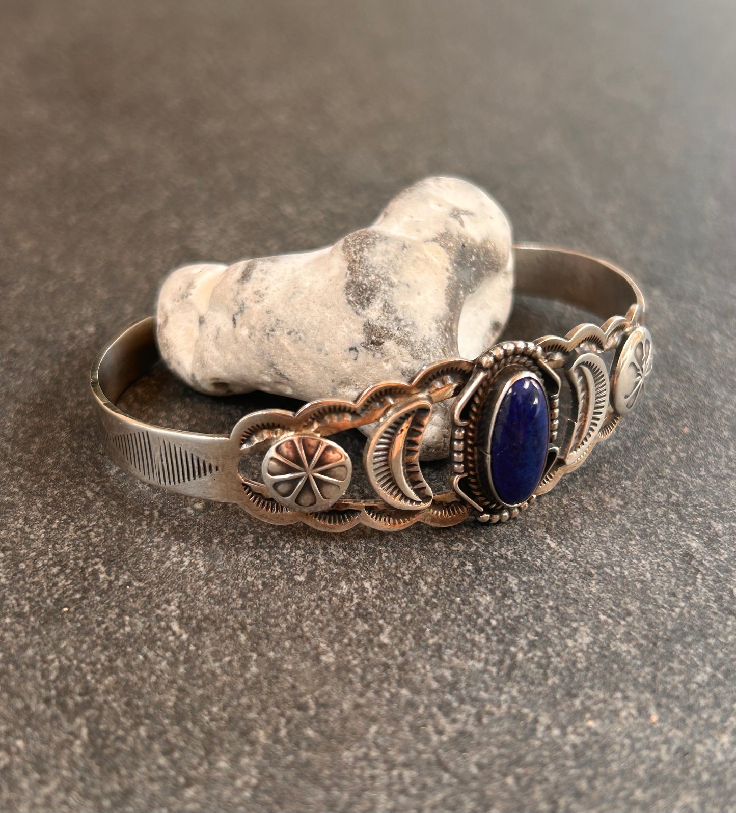 Vintage sterling silver Native American bangle featuring a striking central cabochon of lapis lazuli
