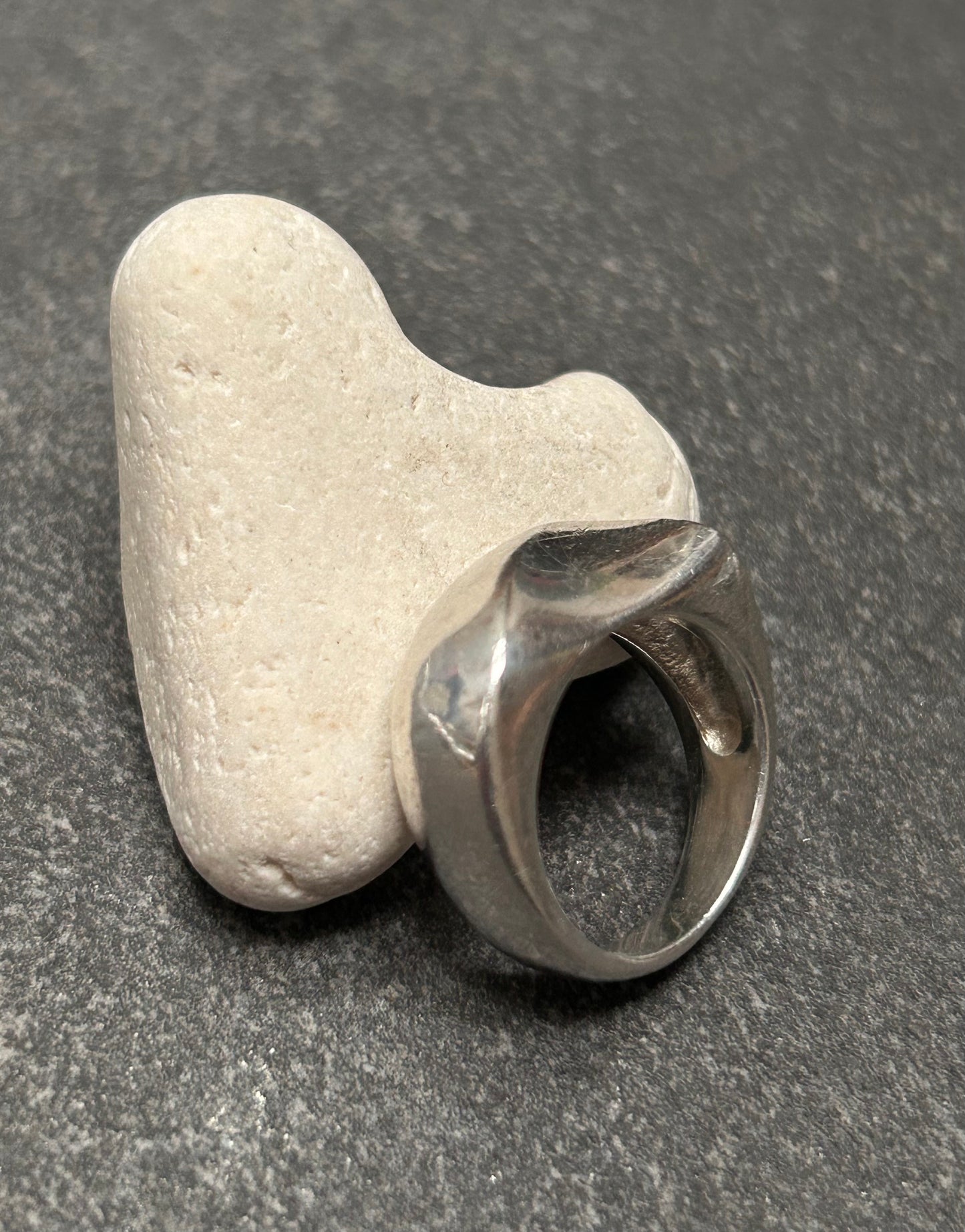 A beautifully crafted vintage Italian sterling silver ring