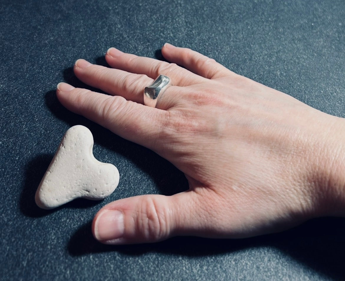 A beautifully crafted vintage Italian sterling silver ring