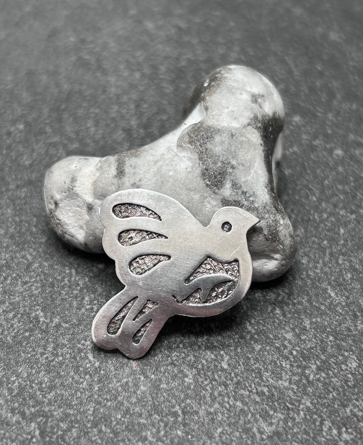 Beautiful vintage sterling silver bird brooch, marked 925.