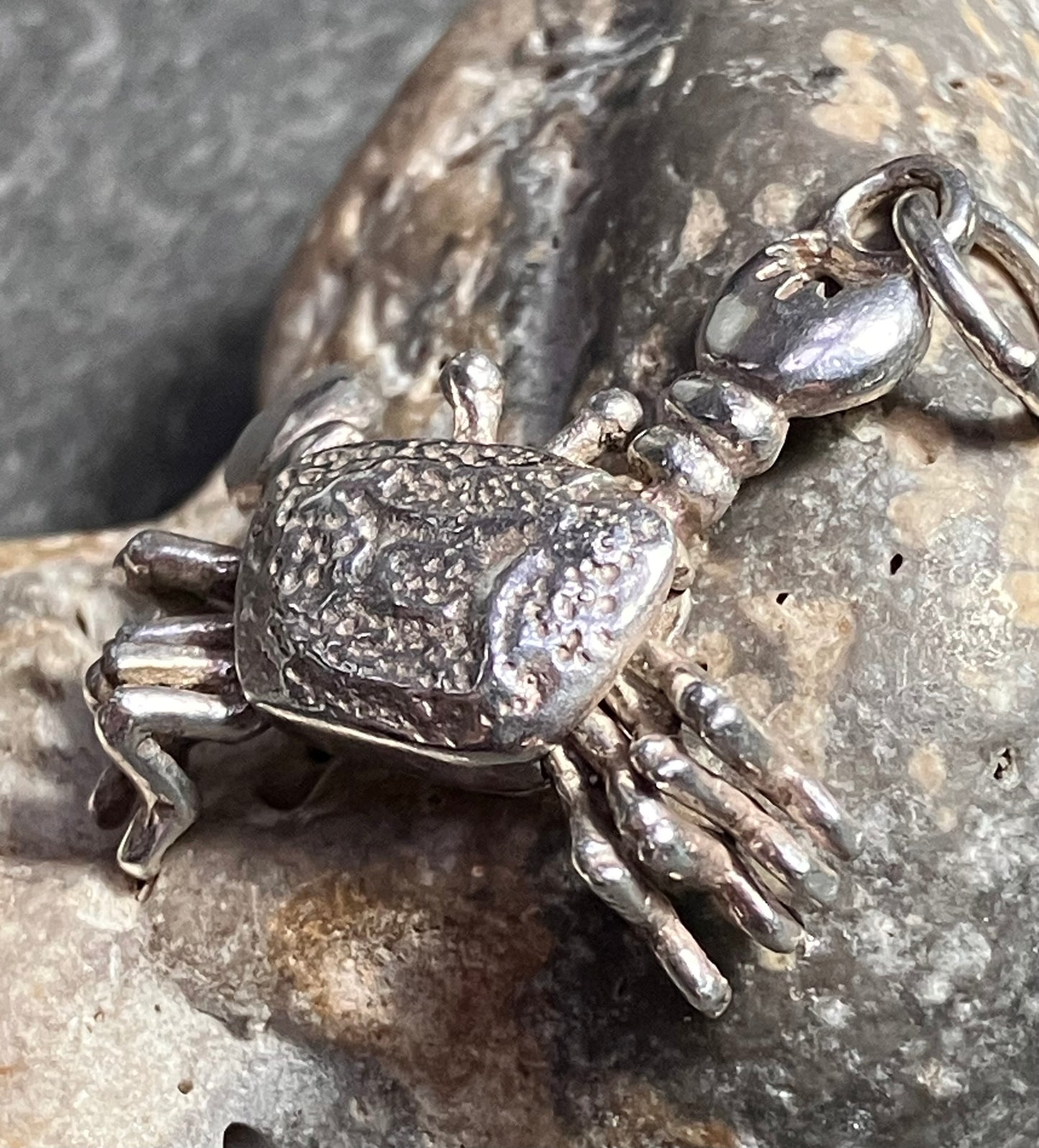 Charming vintage sterling silver articulated crab pendant.