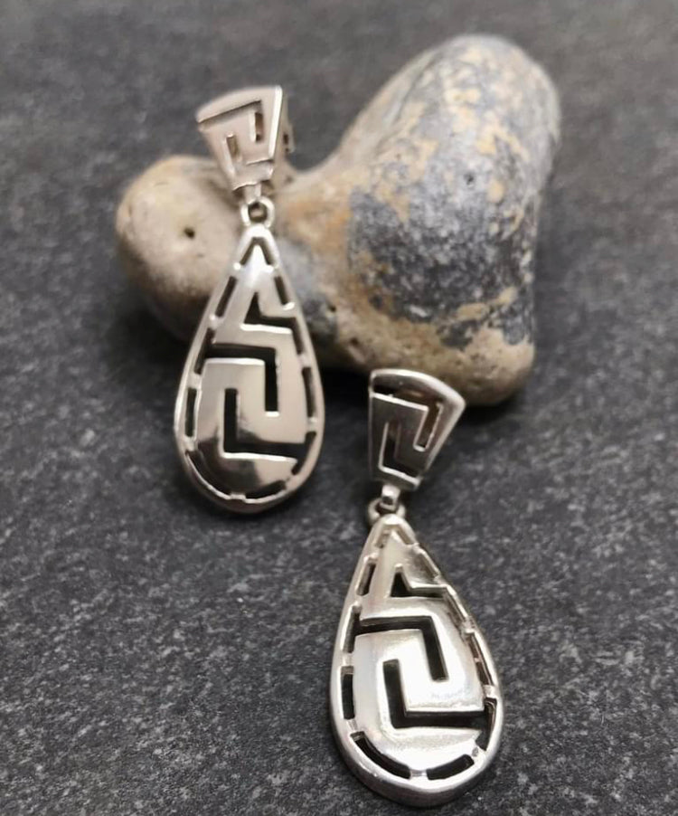 Vintage sterling silver Aztec patterned drop earrings.