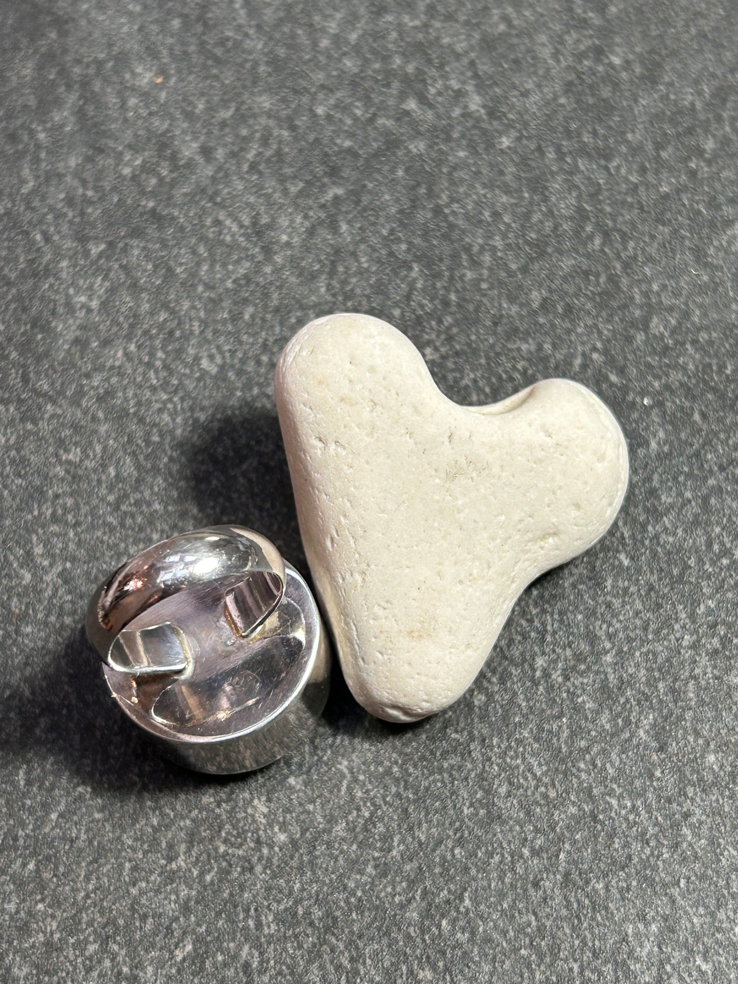 Vintage Sterling silver ring features a mesmerising Aurora Quartz.