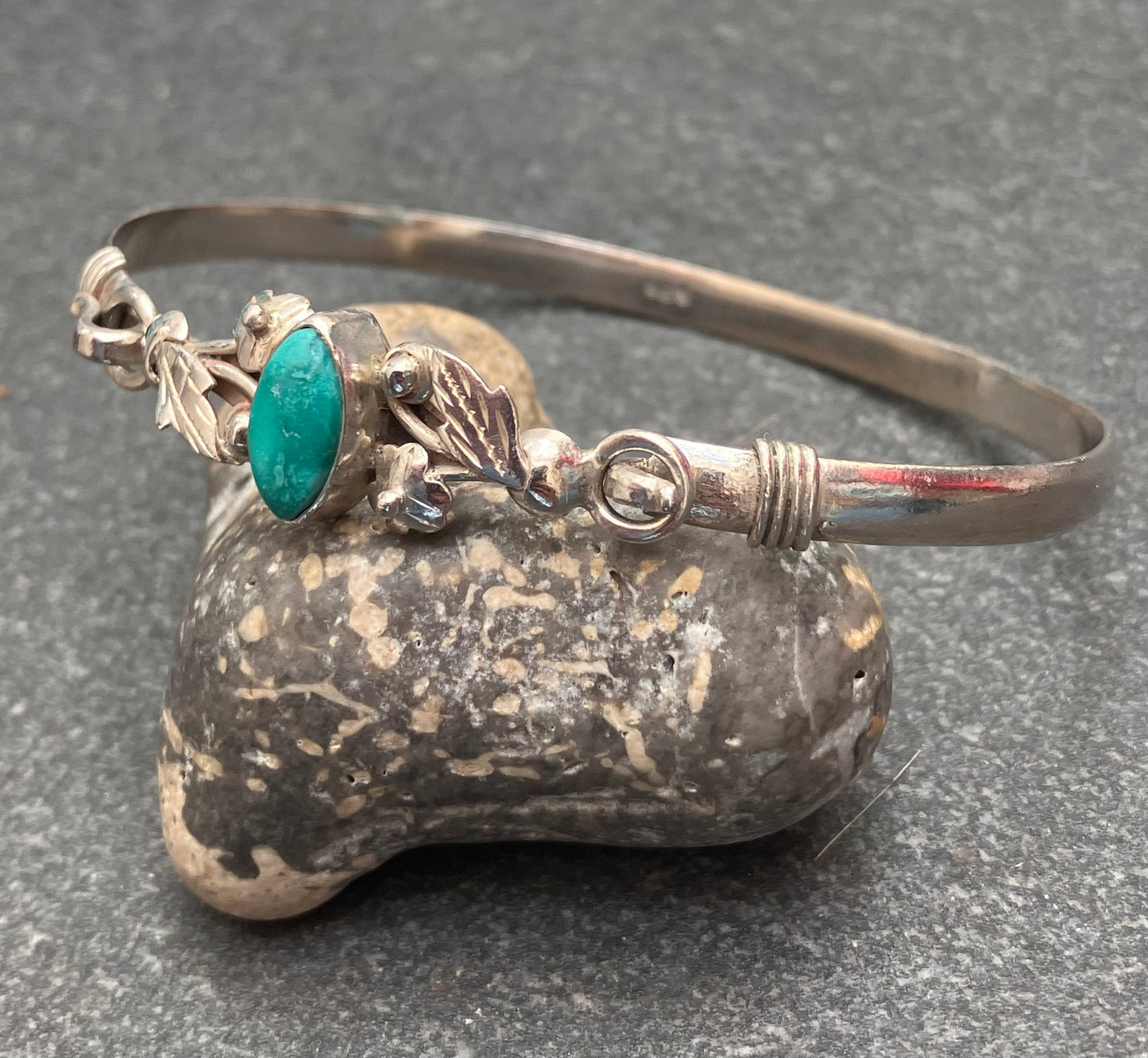 Vintage sterling silver bangle with a fuchsite stone centre.