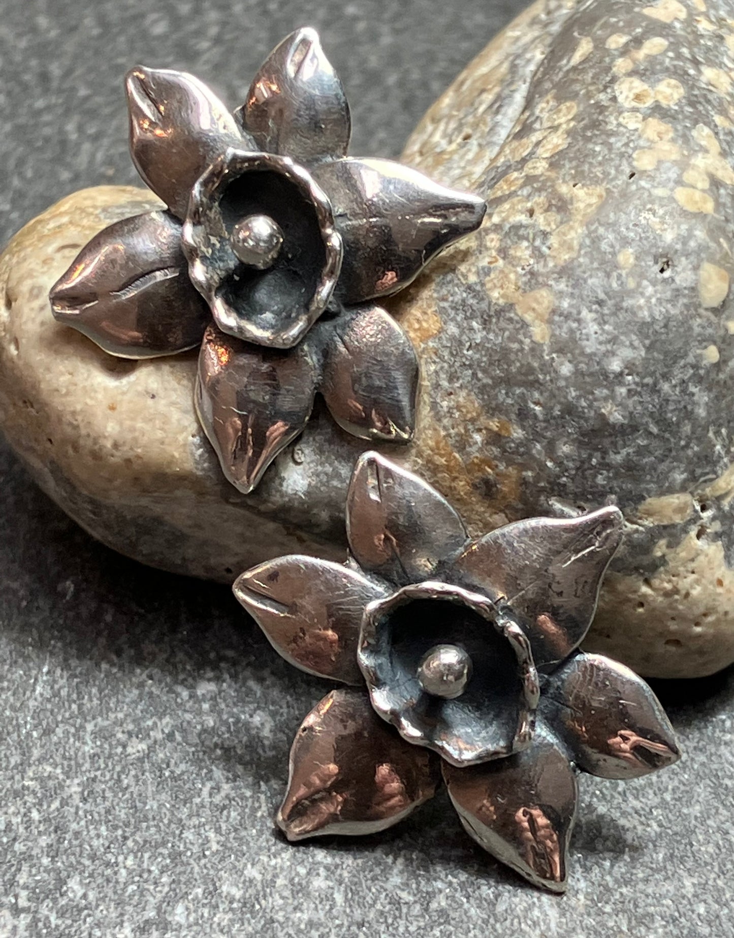 Vintage sterling silver handmade flower earrings. 1992