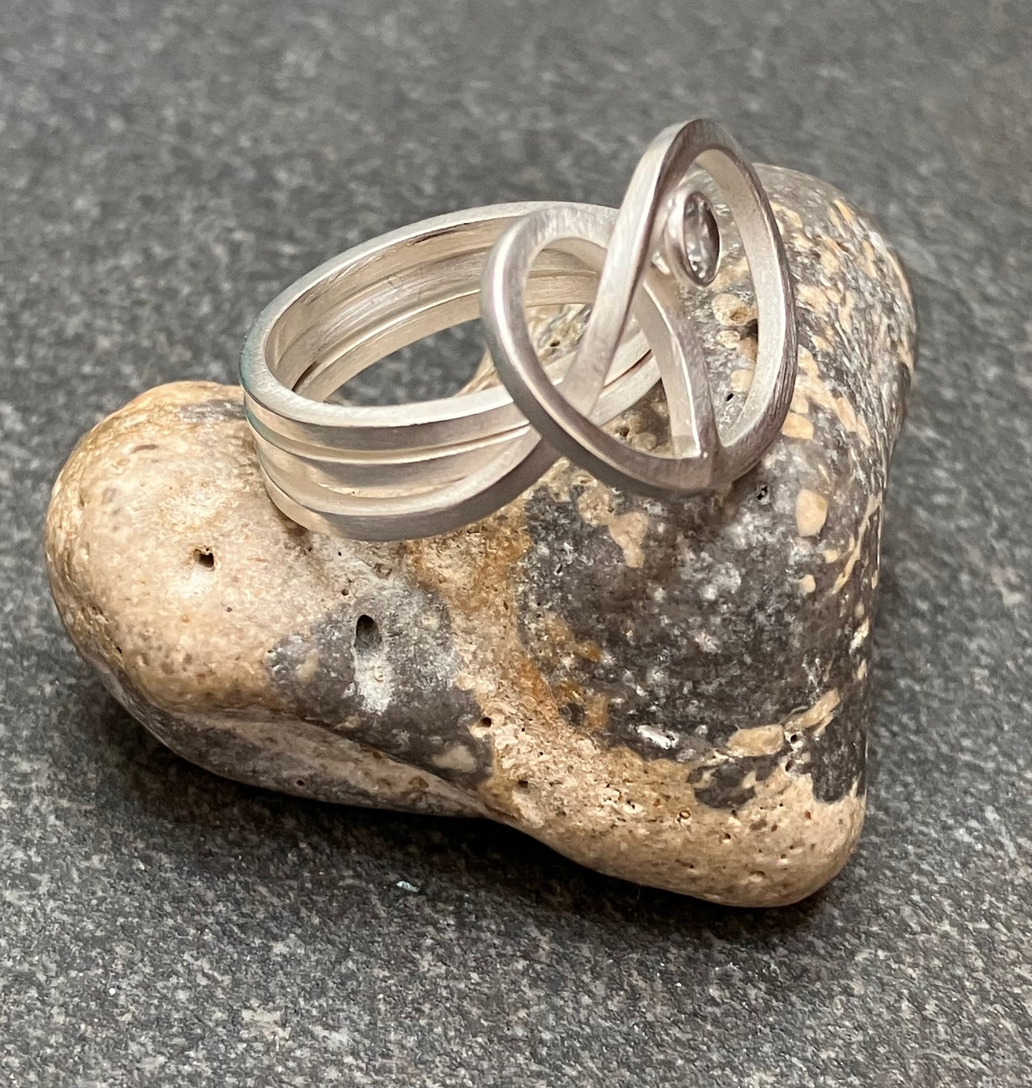 Absolutely stunning vintage sterling silver ring with a cut quartz crystal stone.