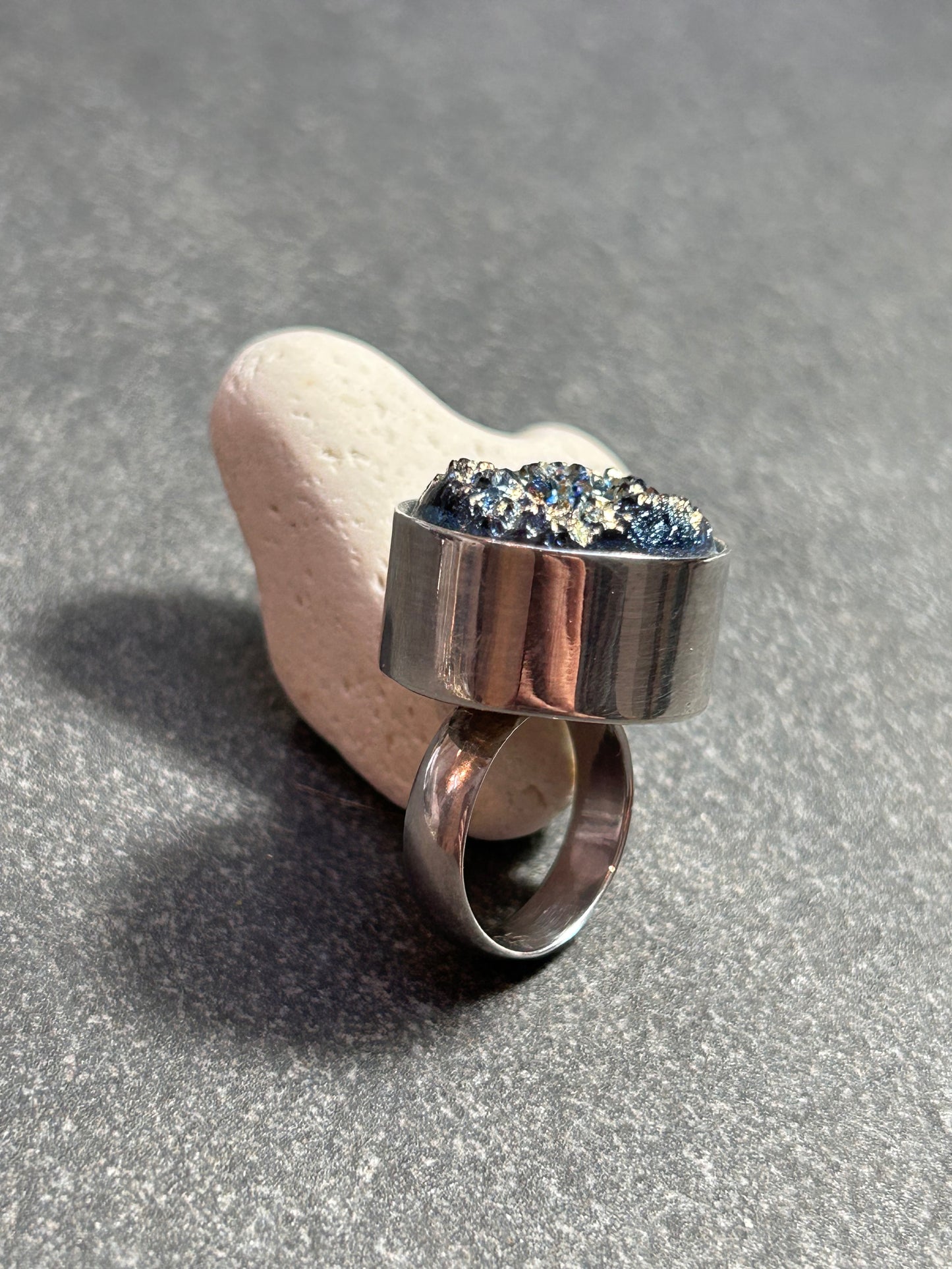 Vintage Sterling silver ring features a mesmerising Aurora Quartz.