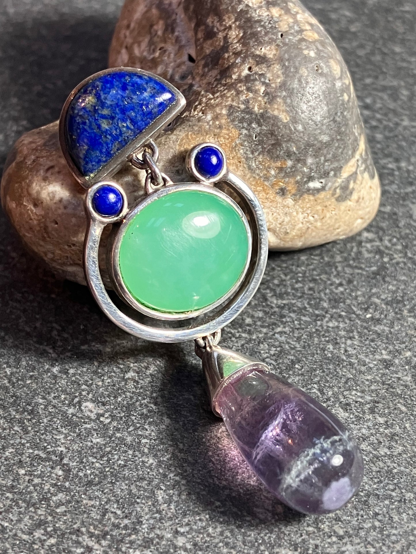 Vintage sterling silver pendant. Comprising of Lapis Lazuli, chrysoprase and fluorite.