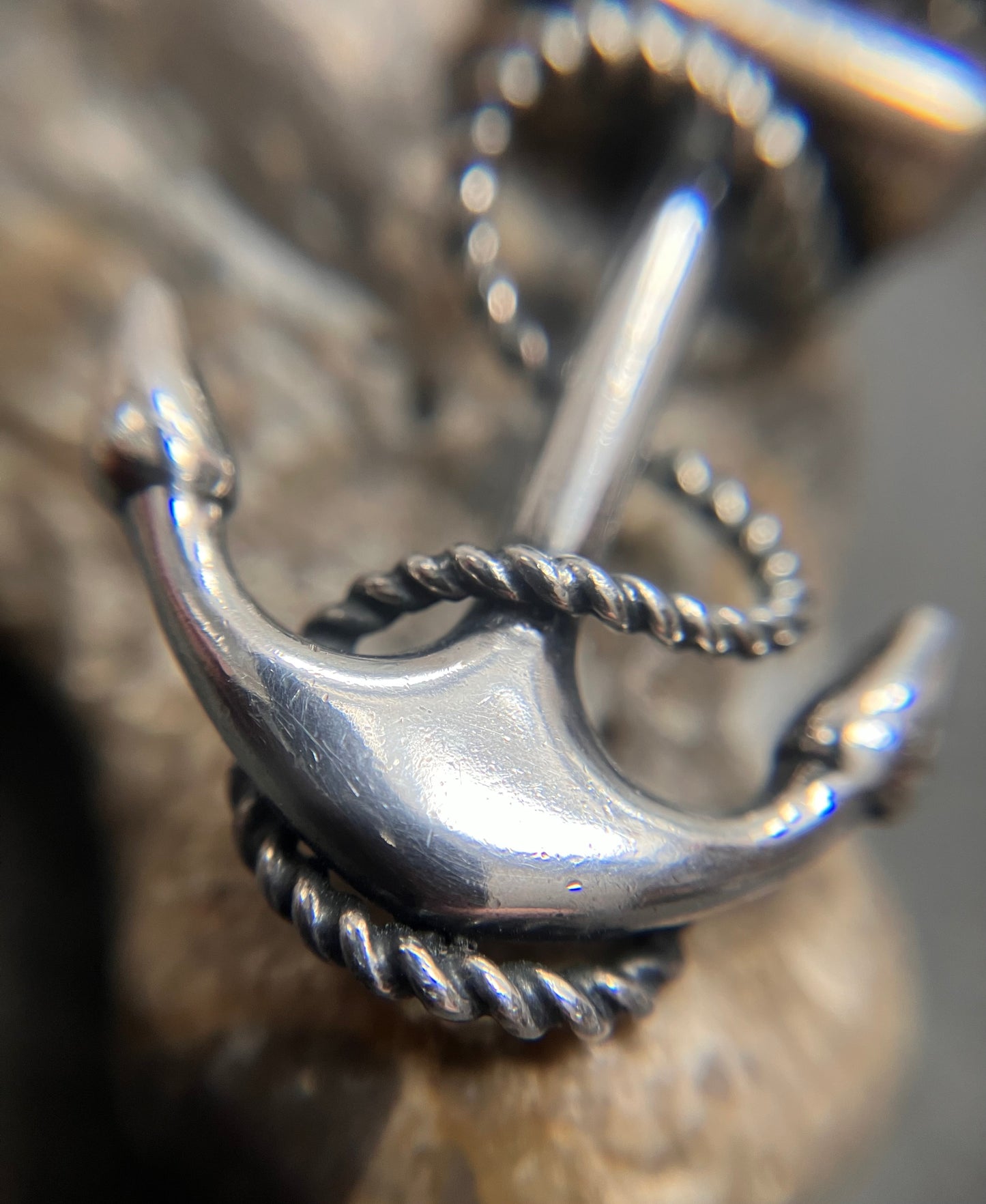 Really lovely vintage sterling silver detailed anchor and rope pendant.